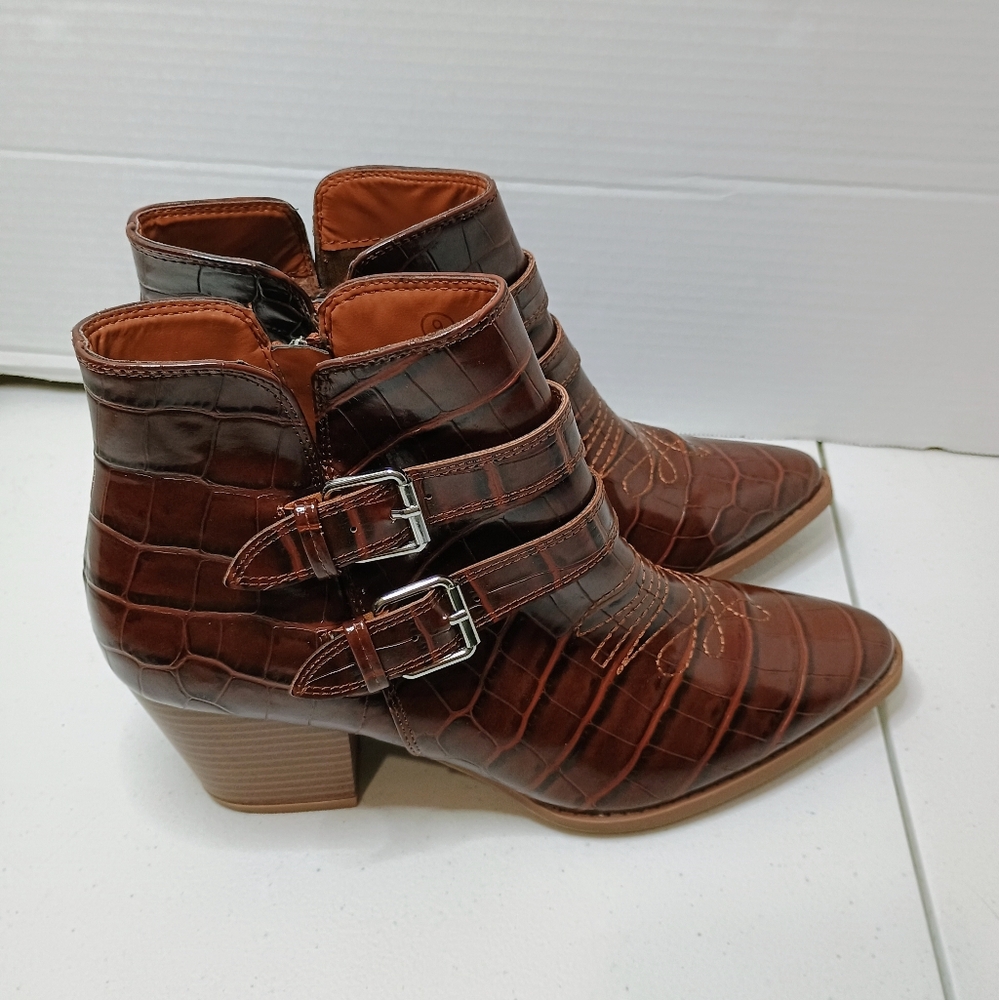ZBY Snake Pattern Double Buckle Heel Ankle Boots Size 9